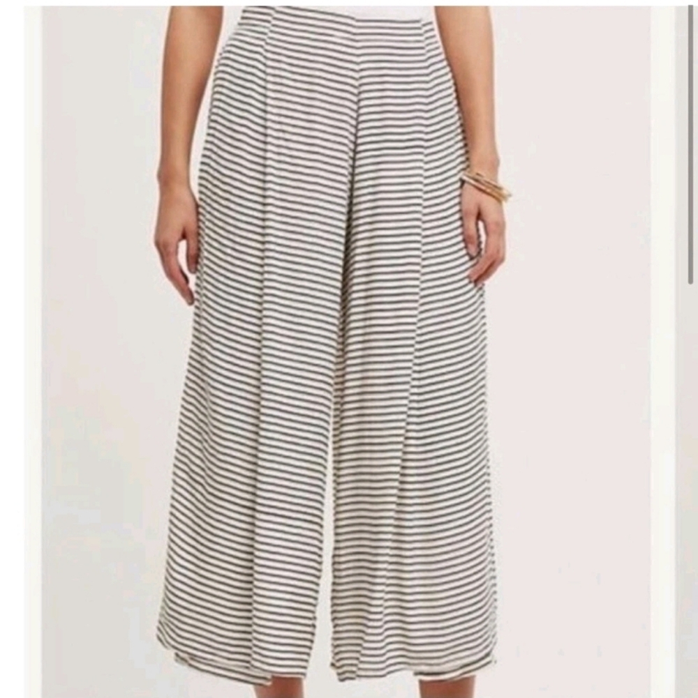 FAITHFULL THE BRAND White + Black Striped Wide Leg Pull On Pants M